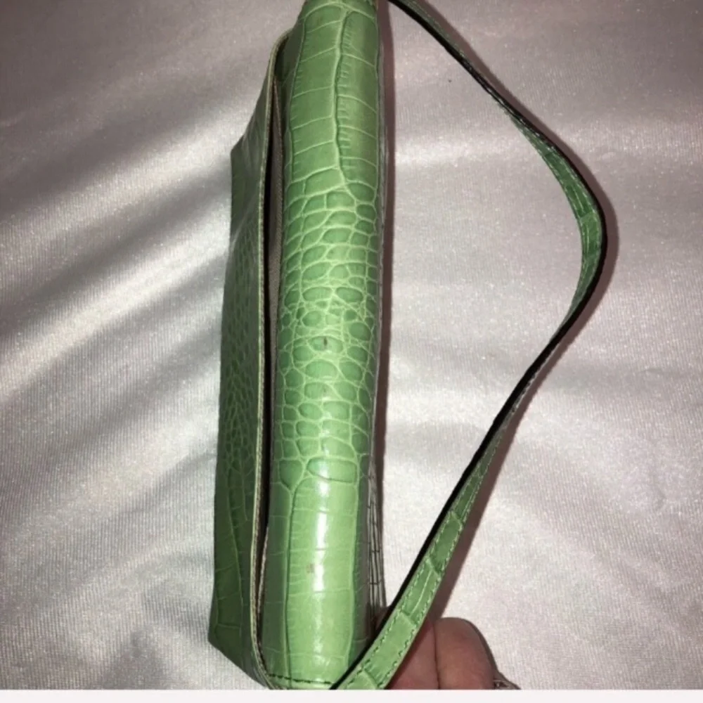 Kate Spade green apple faux croc clutch wristlet - Picture 6 of 8